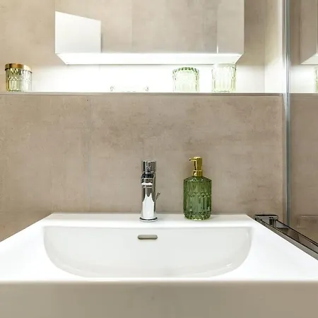 Daire Jungle 3 Bedroom Zürih